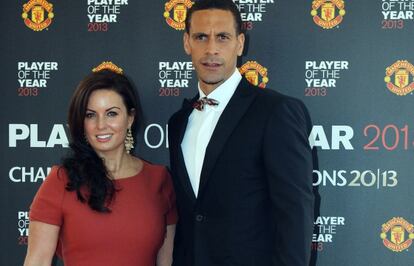 Rio Ferdinand, junto a su esposa Rebecca Ellison, en mayo de 2013. 