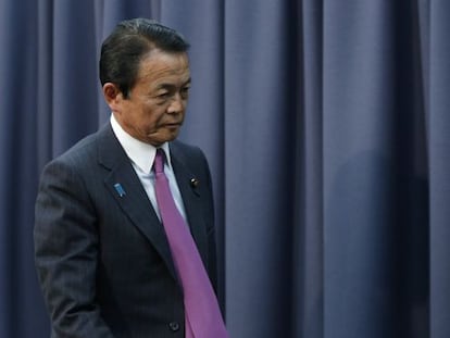 El ministro de Finanzas, Taro Aso, presenta el presupuesto.
