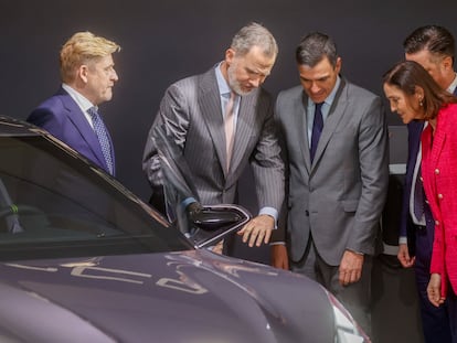 El Rey Felipe VI inaugura junto al presidente del Gobierno, la ministra de Industria y el presidente de SEAT, la gigafactoría de baterías del grupo Volkswagen en Sagunto.