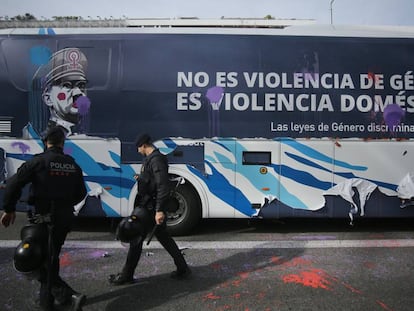 El autobús de Hazte Oír en Bacrelona, el pasado lunes. 