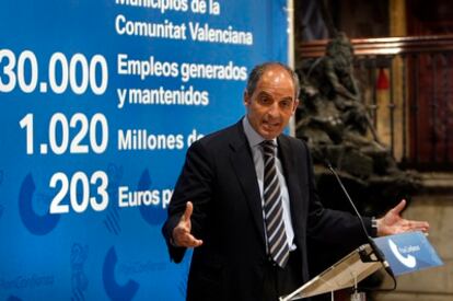 Francisco Camps, durante su intervención esta mañana en el acto sobre el Plan Confianza en el Palau de la Generalitat.