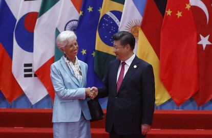 Lagarde, diretora-gerente do FMI, com o presidente Xi, nesta segunda-feira