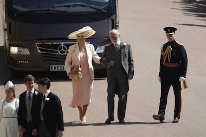 Os príncipes de Kent chegam à capela de São Jorge, no castelo de Windsor.