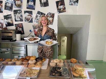 La dueña de Sisi Bagels, Victoria Todorov, en su local en Madrid, en una imagen cedida por el loca.