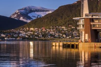 Sol de medianoche en la ciudad de Tromsø, en Noruega.