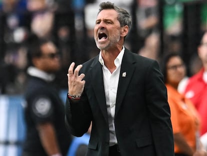 Diego Cocca, ahora exentrenador de la selección mexicana, durante el partido contra Panamá, este domingo.