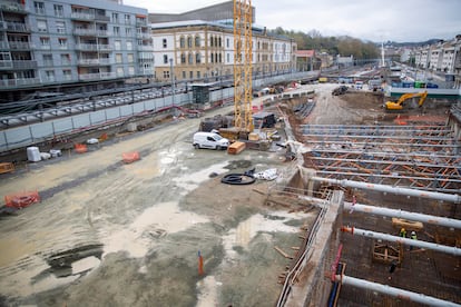 Vista de las obras para la llegada del tren de alta velocidad a la estación de Atotxa, en San Sebastián.