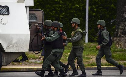 Miembros de la Guardia Nacional, el domingo en Valencia.