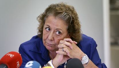 La alcaldesa Rita Barberá durante la rueda de prensa este lunes en Valencia.