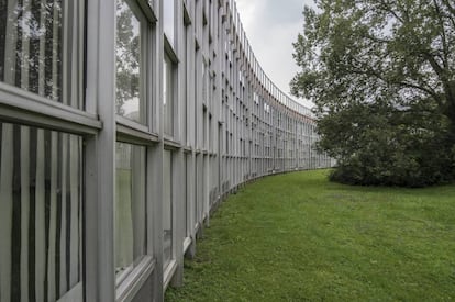 La Western Residential Unit (Talponia) de los arquitectos Roberto Gabetti y Aimaro Oreglia d’Isola construida entre 1968 y 1971, acogía 13 duplex y 72 apartamentos sencillos.