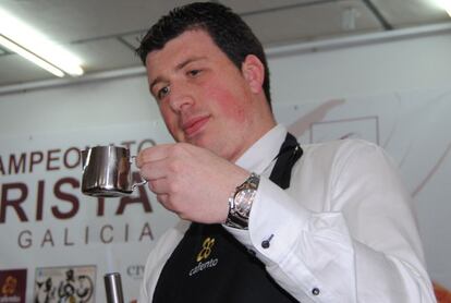 El barista diego López durante un campeonato.