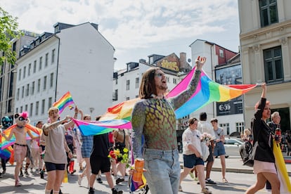 Protesta por el centro de Oslo por el ataque contra un bar LGBTI.