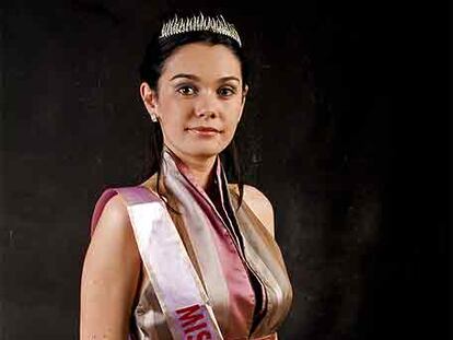 Ángela Bustillo posa como Miss Cantabria 2006.