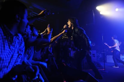 Mick Jagger, cantante de The Rolling Stones, durante su actuación anoche en París.