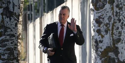 Luis Bárcenas delante de la Audiencia Nacional en san Fernando de Henares este lunes.