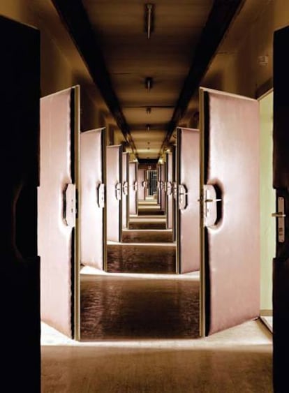 <i>Hohenschönhausen Vernehmertrakt</i>, en la exposición <i>Stasi: secrete rooms</i>.