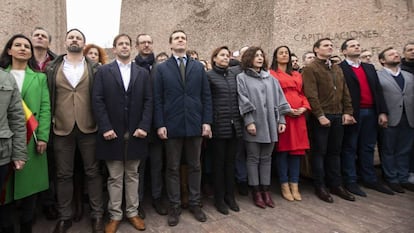 Representantes de Vox, Partido Popular y Ciudadanos concentrado en la Plaza de Colón de Madrid.