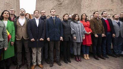 Representantes de Vox, Partido Popular y Ciudadanos concentrado en la Plaza de Colón de Madrid.