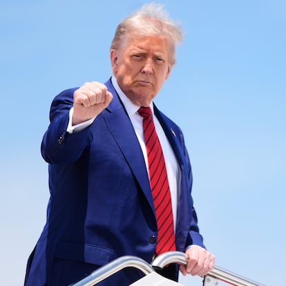 President Donald Trump gestures as he boards Air Force One at Joint Base Andrews, Md., Friday, June 20, 2025. (AP Photo/Manuel Balce Ceneta)

Associated Press/LaPresse