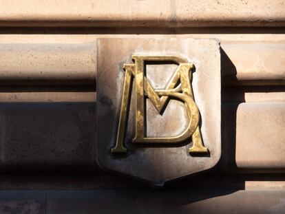 Banxico: Insignia del Banco de México en uno de sus edificios en el Centro Histórico de la Ciudad de México