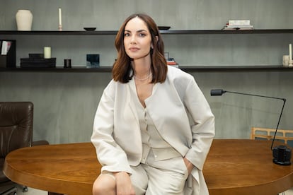 Eugenia Silva, modelo, empresaria e impulsora de la iniciativa 'Ellas hablan código', junto a Generación Code.