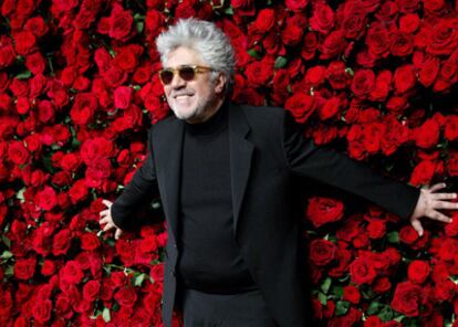 El cineasta español Pedro Almodóvar ha sido reconocido por el Museo de Arte Moderno (MoMA) de Nueva York que ha subrayado su trayectoria artística internacional y que celebró con una gala benéfica a la que asistieron numerosas celebridades del mundo del cine.