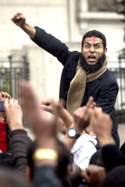 Uno de los últimos manifestantes de El Cairo.