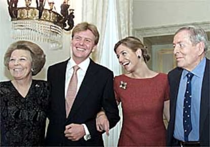 La reina de Holanda y su esposo, ayer junto a su hijo y Máxima Zorreguieta.