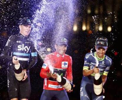 Quintana, Froome y Chaves, en el podio de Madrid