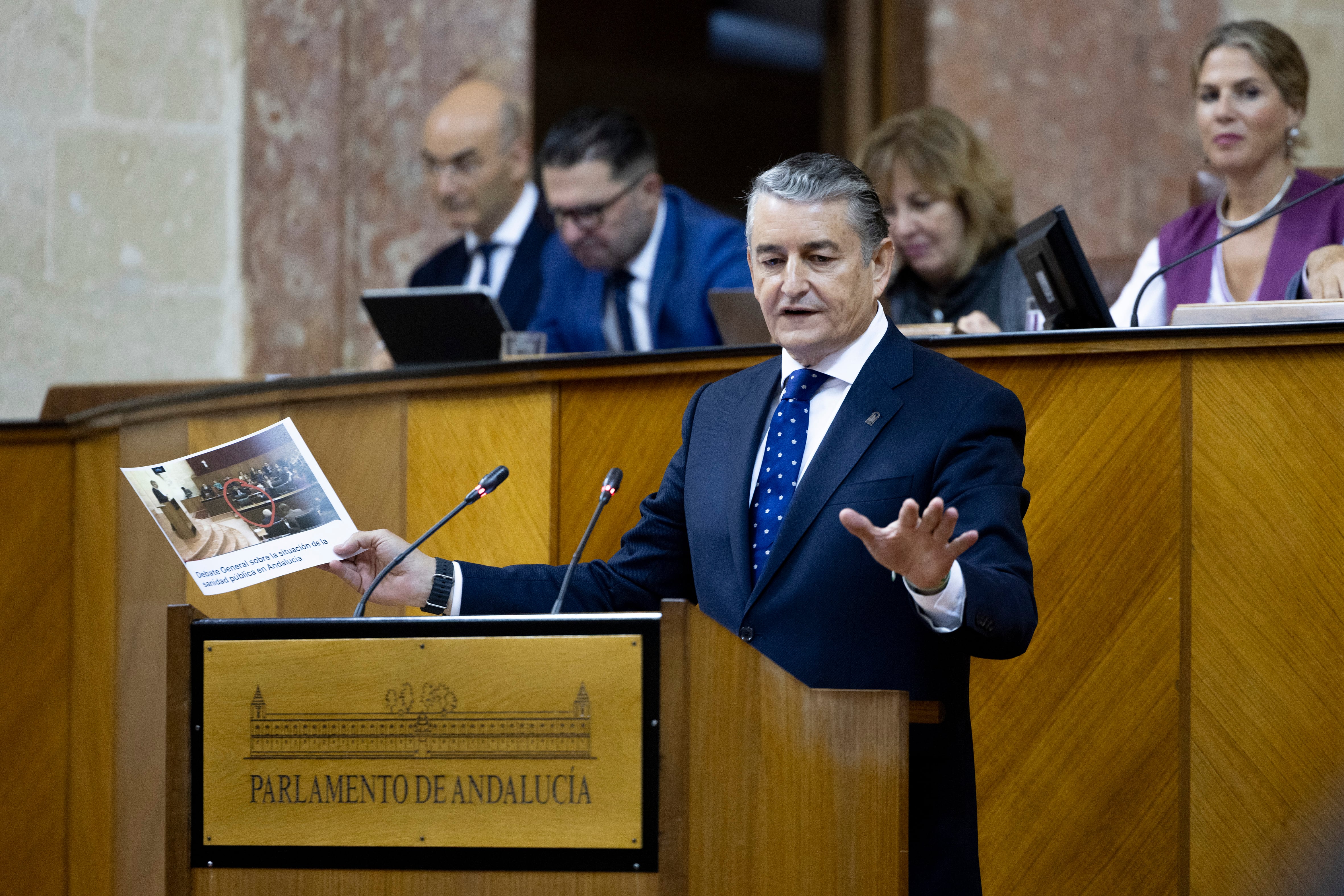 El consejero andaluz de Sanidad, Presidencia y Emergencias de Andalucía, Antonio Sanz, este miércoles en el Parlamento.