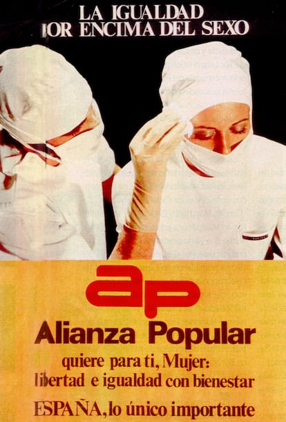 Este es uno de los mejores ejemplos que reflejan la frontera en la que se movía Alianza Popular en las primeras elecciones. De un lado, se transmite, en un tono paternalista, que se quiere mejorar los derechos femeninos: "Para ti, mujer, libertad con igualdad y bienestar". Por el otro, el cartel concluye con un concepto identitario y que no admite dudas: "España, lo único importante". "Ejemplifica que el partido mira a las nuevas generaciones de españoles pero sin romper la relación con los votantes, por así decirlo, más nostálgicos", puntualizan los expertos consultados. De hecho, Manuel Fraga Fraga abandonó brevemente la política en 1979, convencido de que había fracasado en su intento de crear una fuerza de centro-derecha que disputara el poder al PSOE.