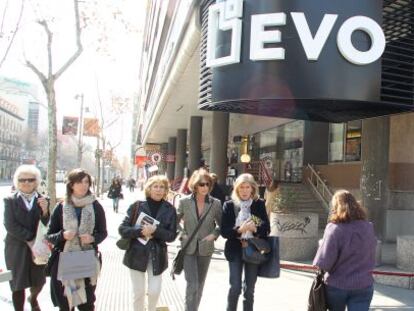 Fachada de una oficina de Evo Banco en Madrid