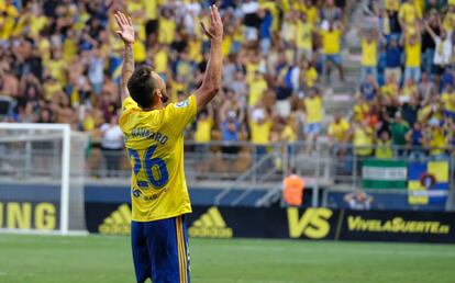 Javi Navarro, del Cádiz CF, festeja un gol en un partido de LaLiga SmartBank de la pasada temporada.