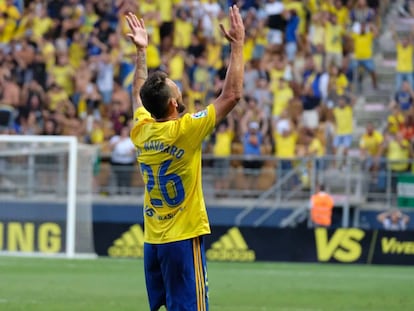 Javi Navarro, del Cádiz CF, festeja un gol en un partido de LaLiga SmartBank de la pasada temporada.