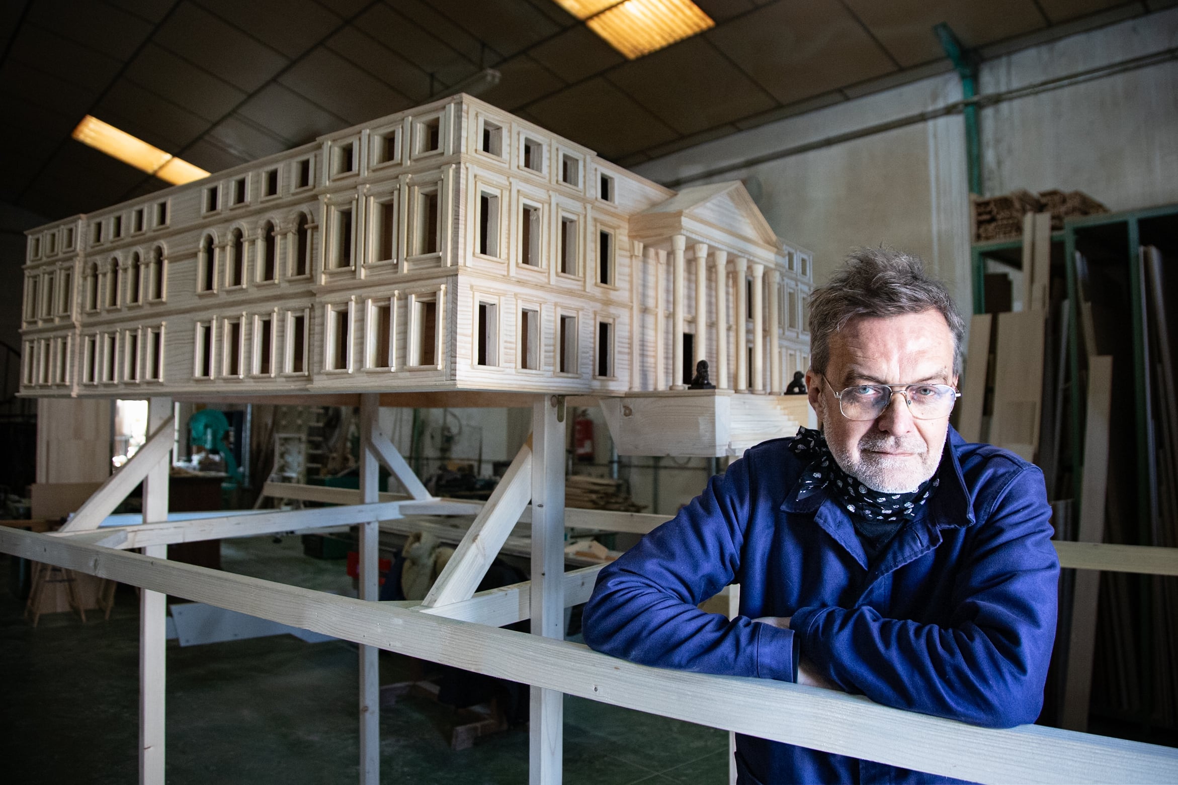 El Congreso de los Diputados sale en procesión como un paso de Semana Santa al encuentro de los ciudadanos