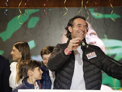 Fico Guitiérrez, candidato a la Presidencia por la coalición Equipo por Colombia, celebra en Bogotá, Colombia, el 13 de marzo de 2022.