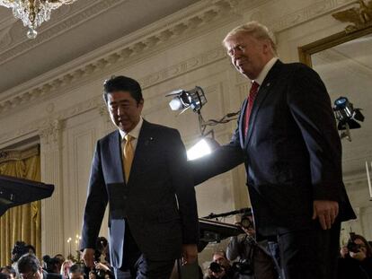 El presidente de EE UU, Donald Trump, y el primer ministro japonés, Shinzo Abe, el pasado 10 de febrero en la Casa Blanca.