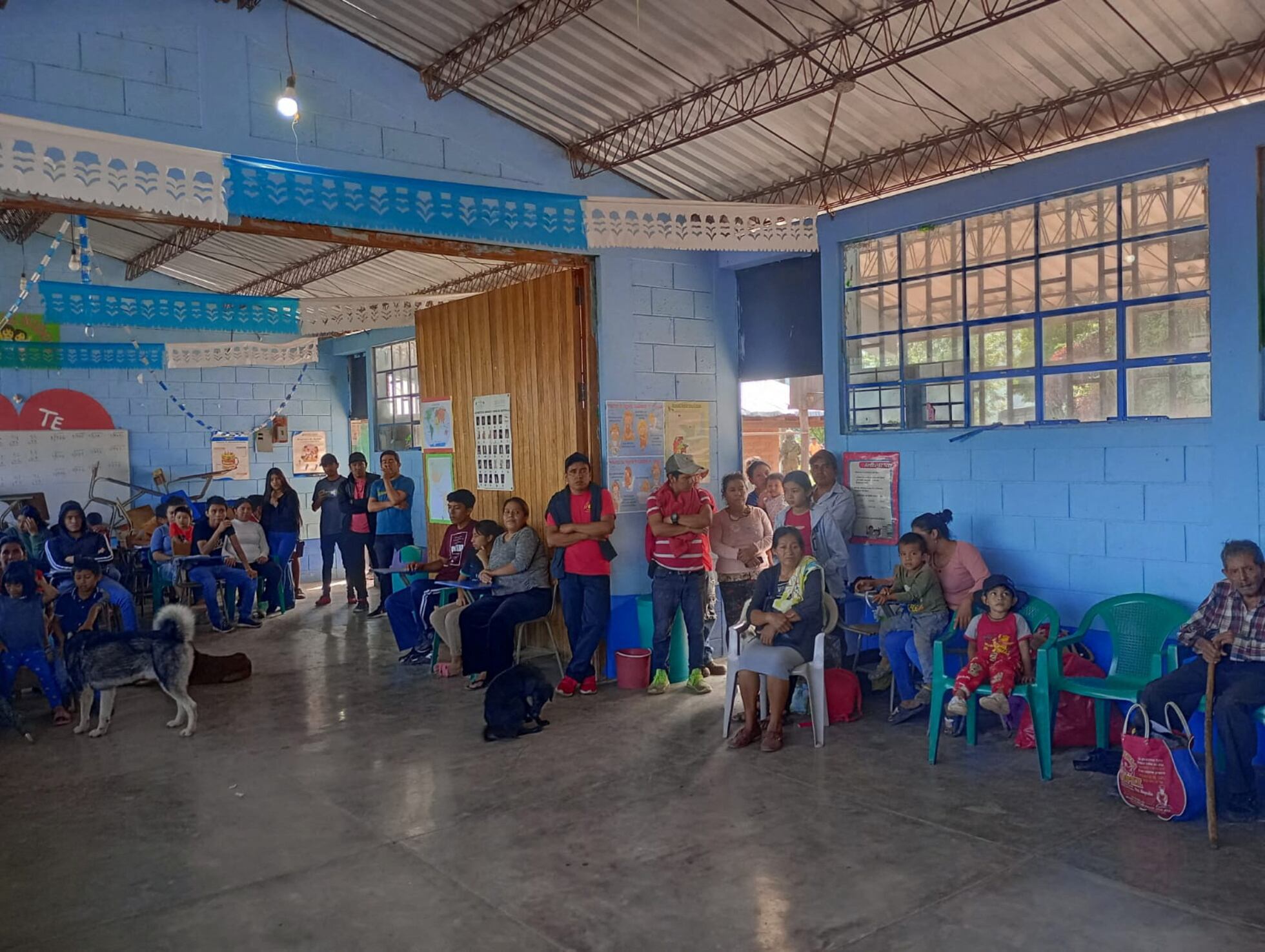 Albergue improvisado en Guatemala para familias desplazadas de Chiapas
