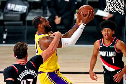 LeBron James durante el partido contra Portland Trail Blazers.