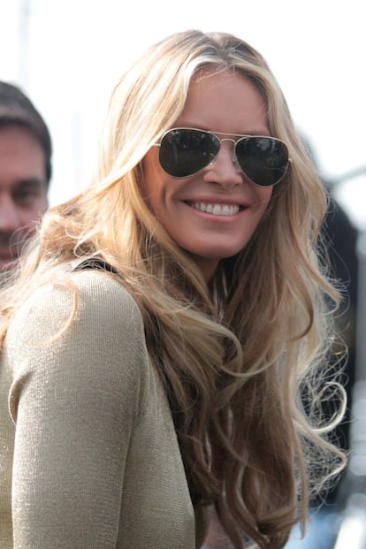 Elle McPherson nos encandiló con las gafas de estilo Aviador y no solo nos vimos muy favorecidas con ellas, sino que muchas firmas de gafas copiaron este modelo.