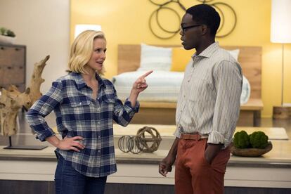 Eleanor (Kristen Bell) y Chidi (William Jackson Harper) en &#039;The Good Place&#039;.