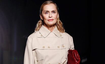 La actriz y modelo Lauren Hutton desfila en la Semana de la moda de Milán el pasado mes de septiembre.