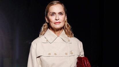 La actriz y modelo Lauren Hutton desfila en la Semana de la moda de Milán el pasado mes de septiembre.