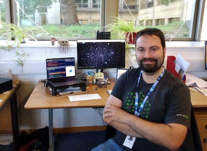 Bioinformatician Iñigo Barrio, photographed this Wednesday at the Wellcome Sanger Institute in Hinxton, England. 