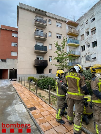 Dos muertos en un incendio en un piso ocupado de Cassà de la Selva (Girona).

Hay cuatro intoxicados por humo, dos de ellos menores de edad

SOCIEDAD CATALUÑA ESPAÑA EUROPA GIRONA
BOMBERS DE LA GENERALITAT