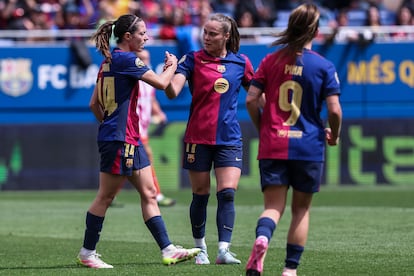 Aitana Bonmati celebra su gol con Ewa Pajor este domingo ante el Atlético de Madrid.