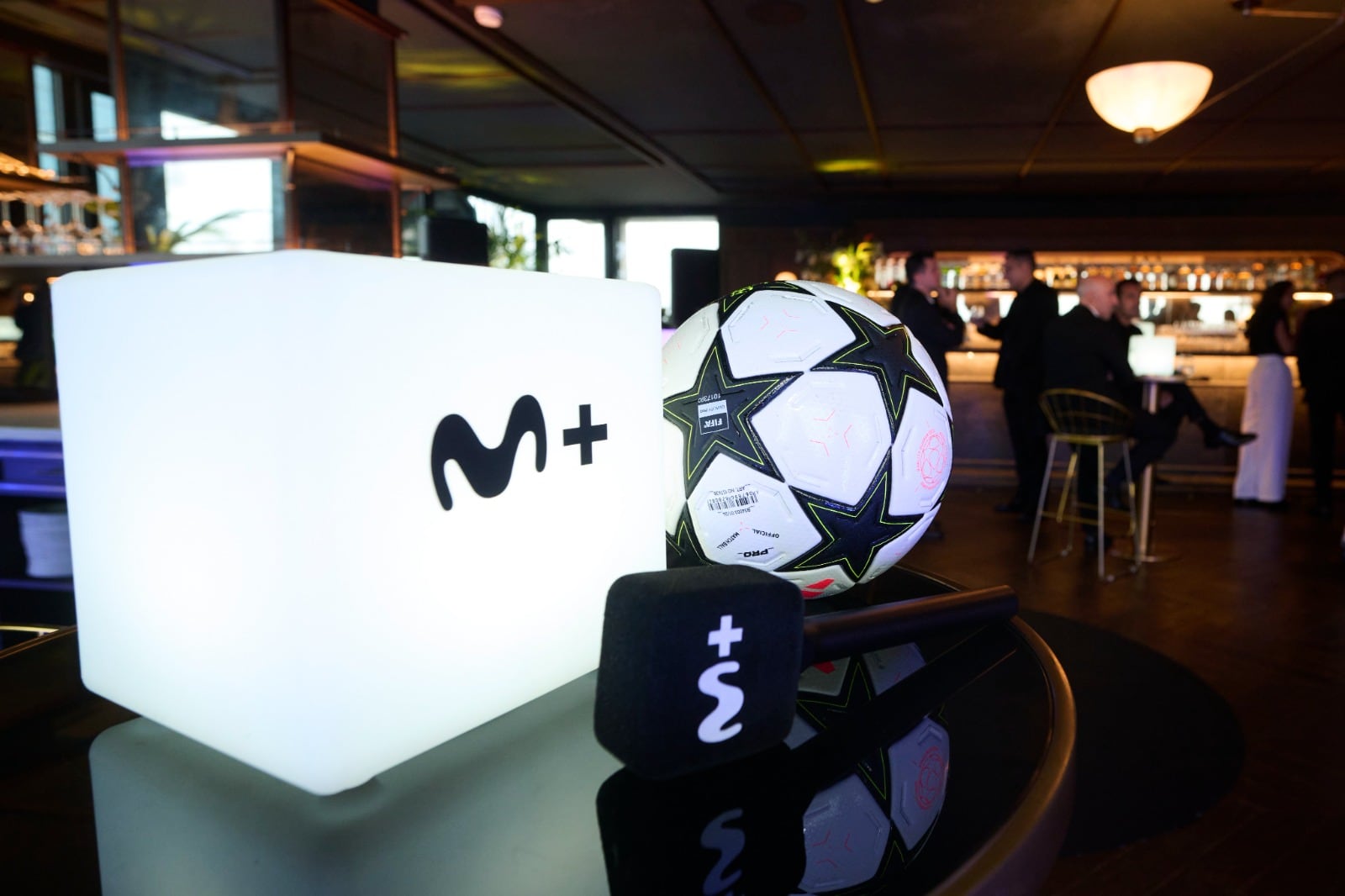 Imagen de una instalación de Movistar Plus + en un estadio de fútbol.