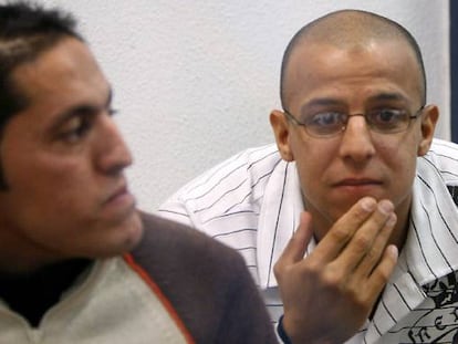 Rachid Aglif (esquerra), Rafá Zouhier i Abdelilah El Fadoual, durant la lectura de la sentència del judici pels atemptats de l'11-M.