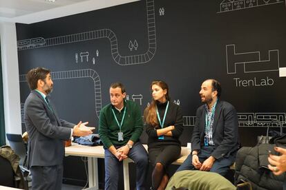 Abogados de Garrigues en el espacio de Trenlab de Renfe.