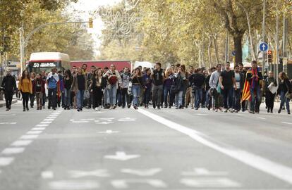 Corte de tráfico en Gran Via de les Corts Catalanes, en Barcelona, en protesta contra los encarcelamientos.